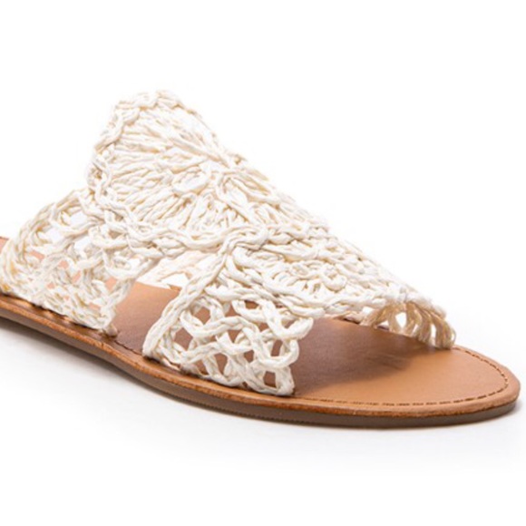 Qupid Shoes - Size 6 Qupid Athena Ivory White Crochet Flat Peep-Toe Sandal